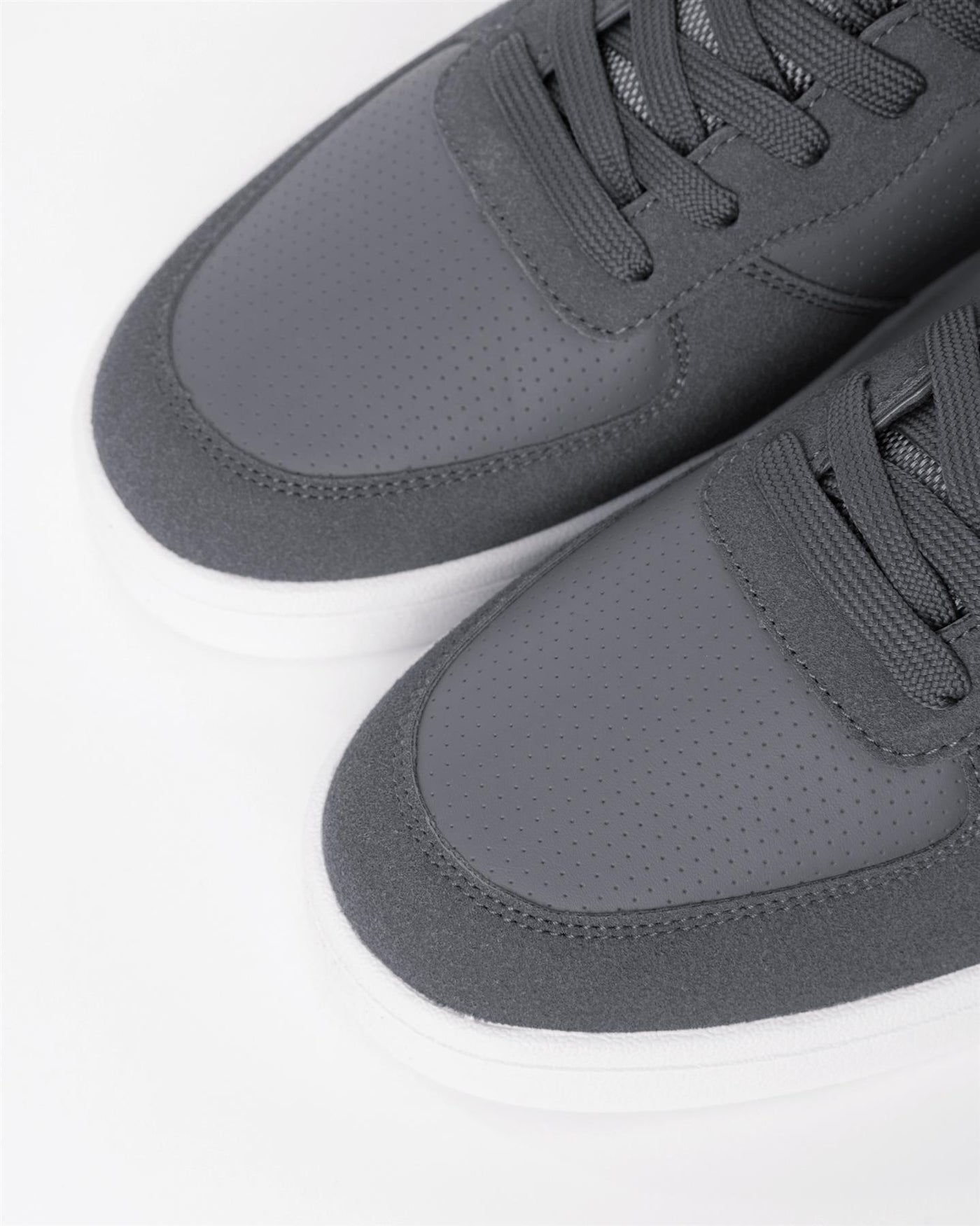 Mens Avelino V2 Trainers Grey/White