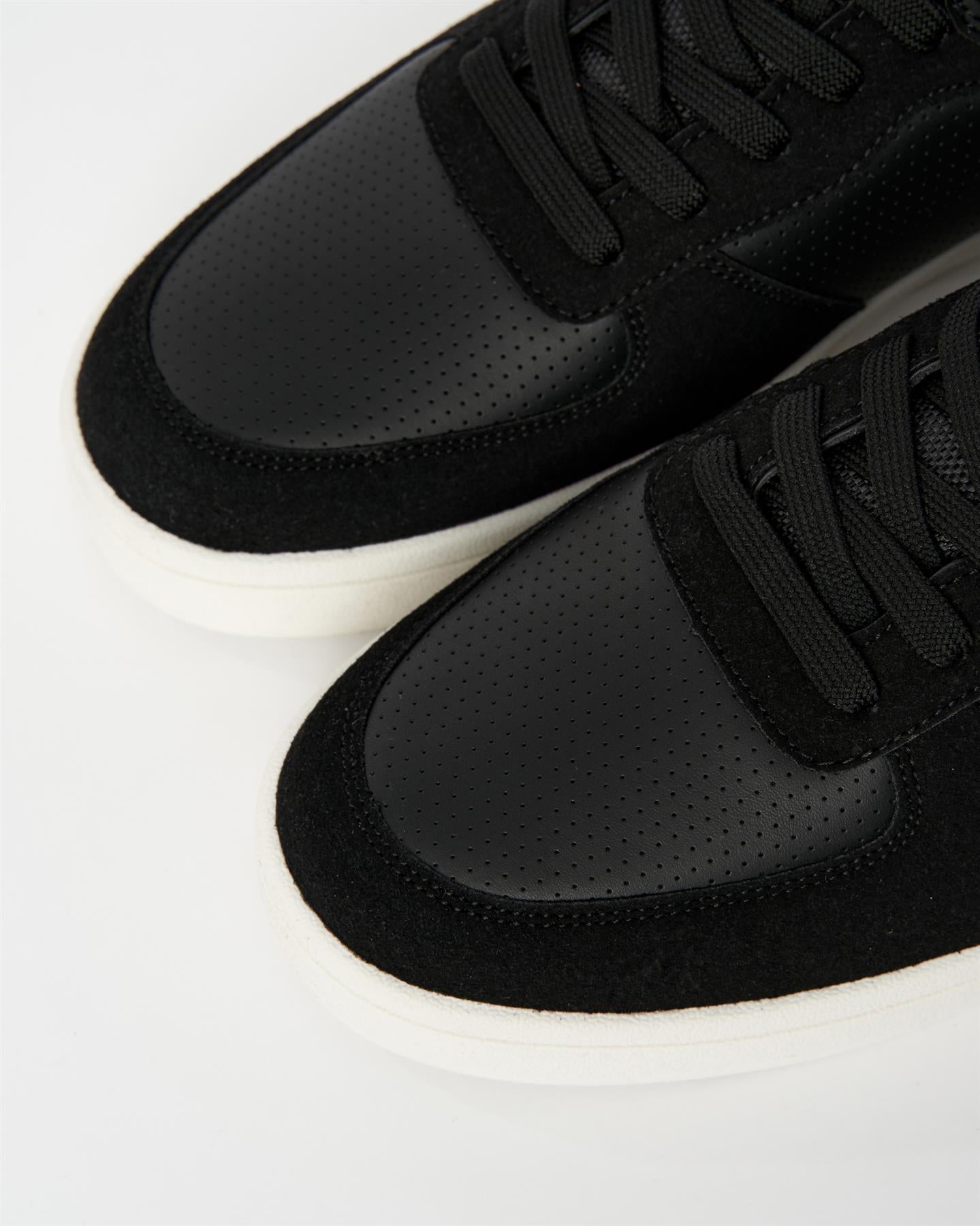 Mens Avelino V2 Trainers Black/White
