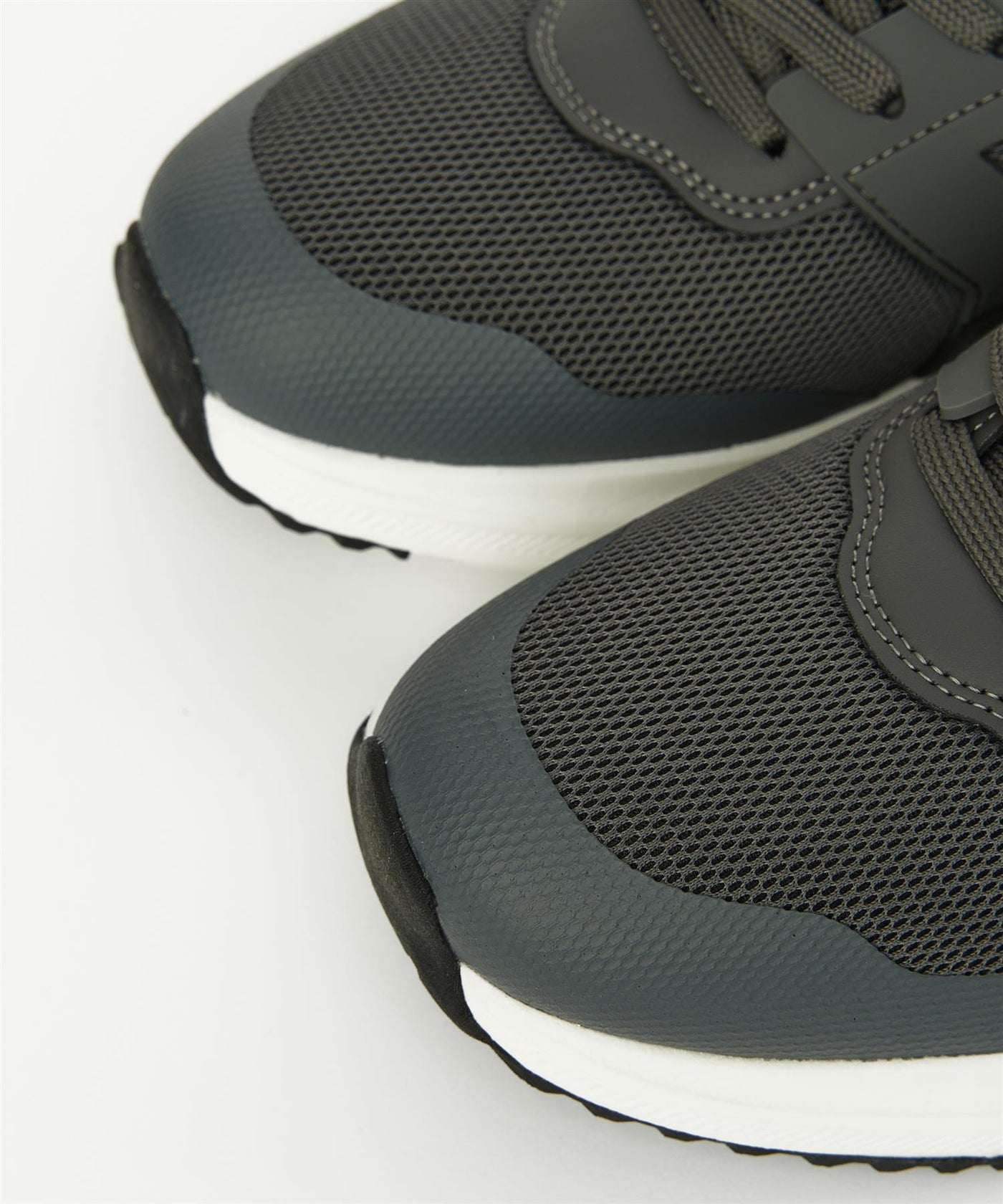 Mens Holywell Flyknit Trainers Grey/White