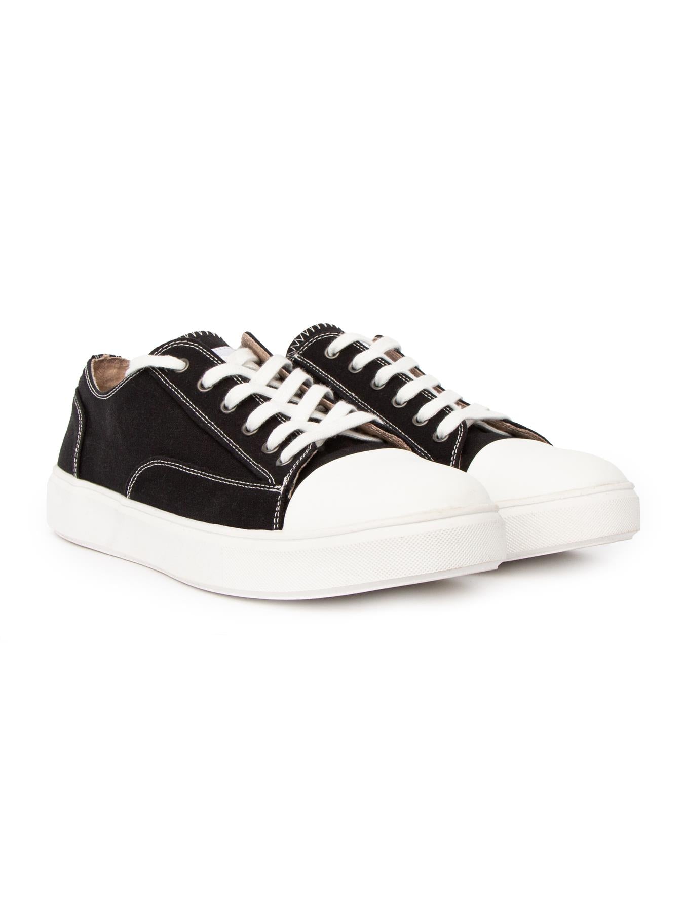 Mens Nesta Trainers Black
