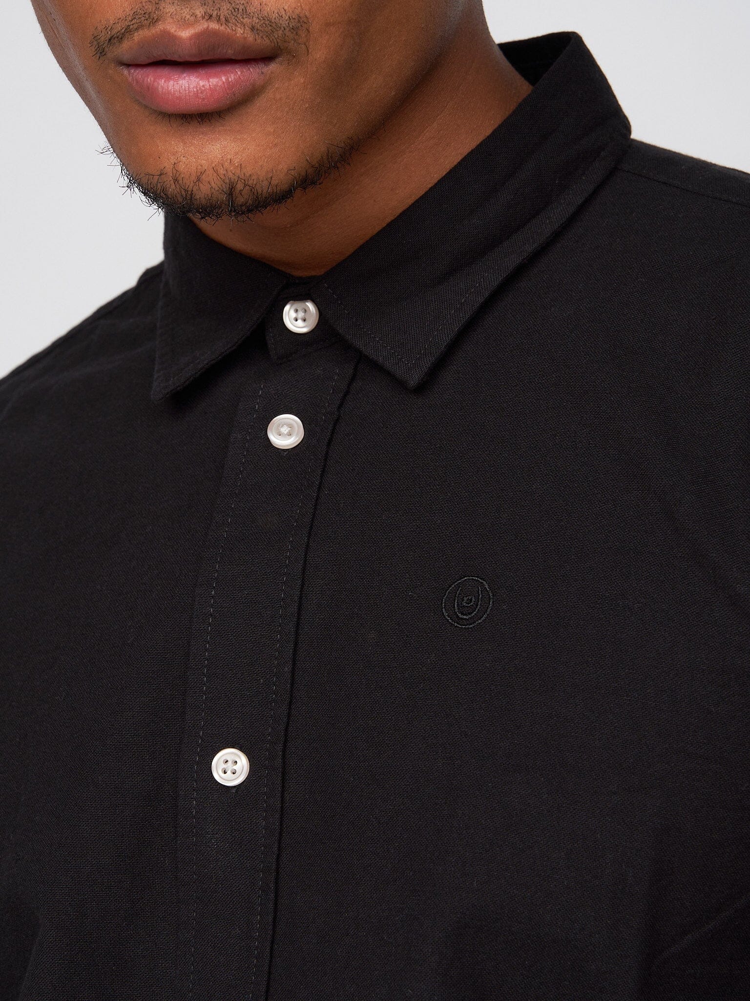 Yuknow Shirt Black